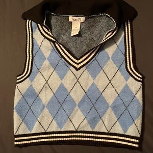 From rue21,light blue ,dark blue,black cropped vest sweater with Callor,xsmall